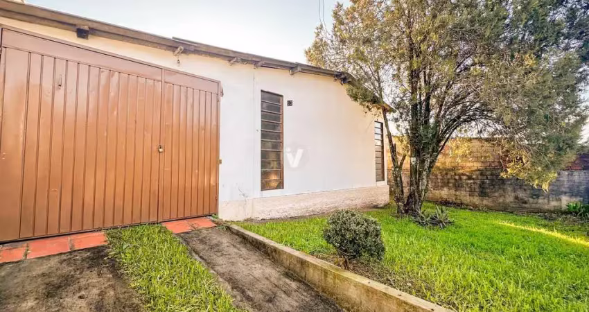 Casa de 2 dormitórios, churrasqueira, pátio, vaga de garahem, localizada no bair