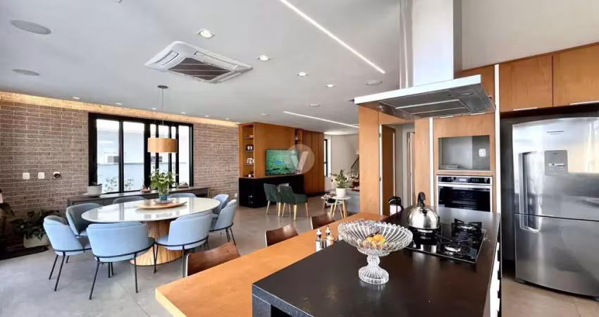 Casa em condomínio com 3 suítes, piscina e 2 vagas, localizada no bairro tomazet