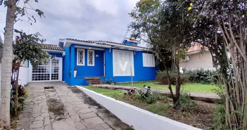 Casa de 03 dormitórios, com suíte, localizada no bairro residencial lopes