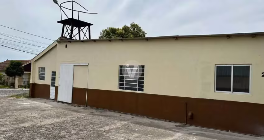 Ponto comercial com estacionamento para carros, localizado no bairro n. sra. da