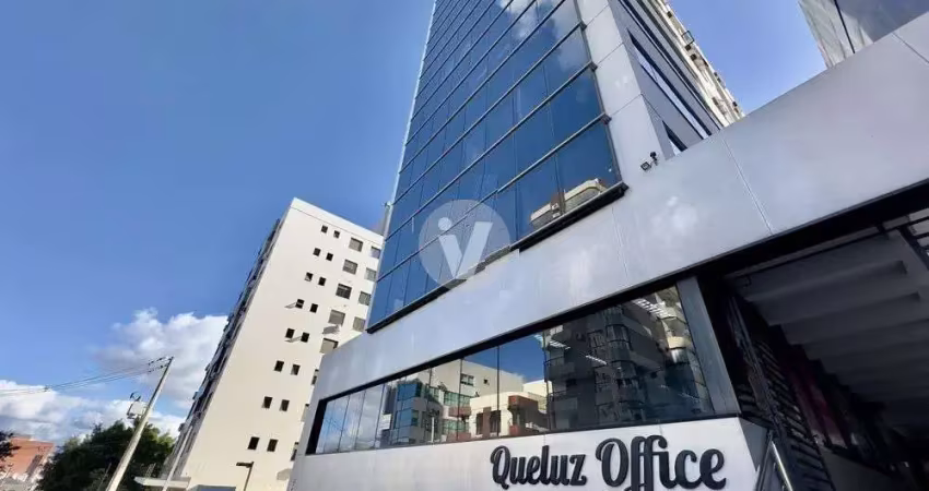 Sala comercial, localizada no queluz oficce, próximo ao fórum!
