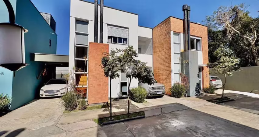 Casa em condomínio com 03 dormitórios, suíte, localizada no bairro jardim berlez