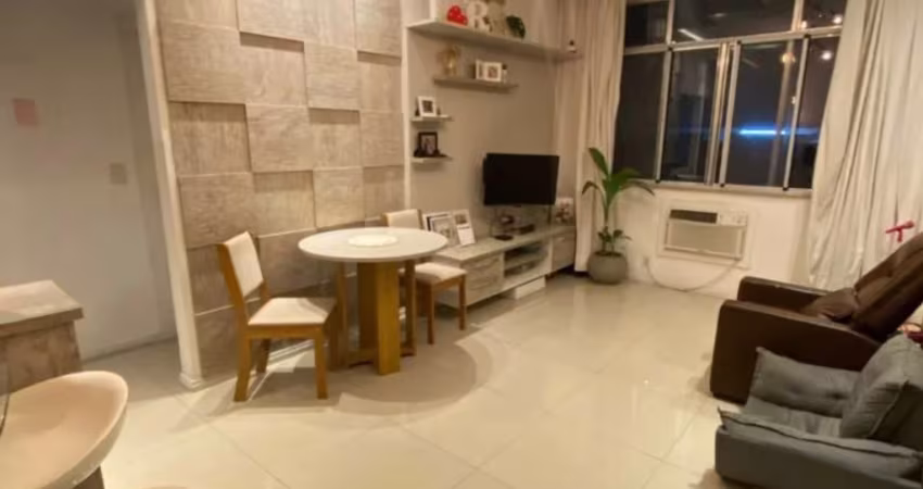 Apartamento 2 quartos quadra da praia de Icaraí