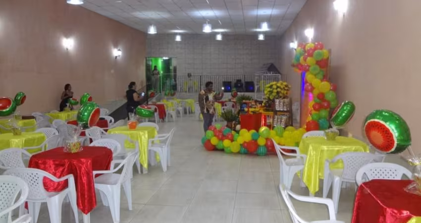 Lindo Salão de festa - com piscina