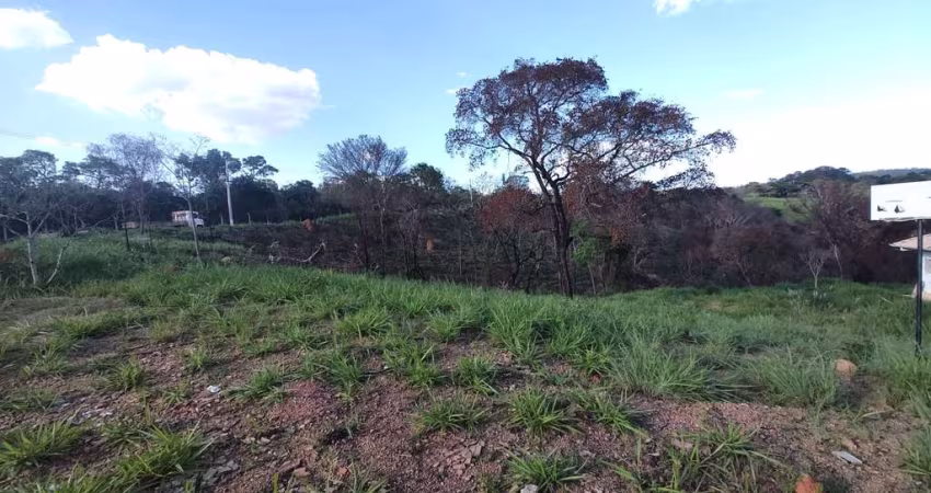 Lote em condomínio fechado com vista espetacular e muita área verde!!!