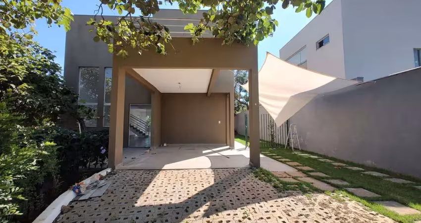 Casa nova em condomínio (04 suítes) com vista panorâmica da orla da lagoa central!!!
