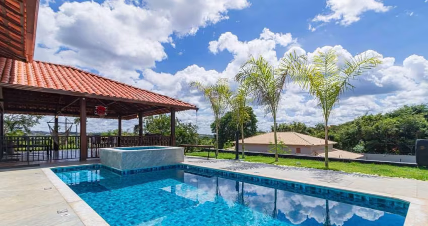 Casa linear em condomínio fechado com portaria 24 hs!!!