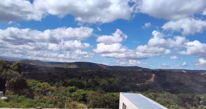 Casa linear com espetacular vista panorâmica em condomínio fechado!!!