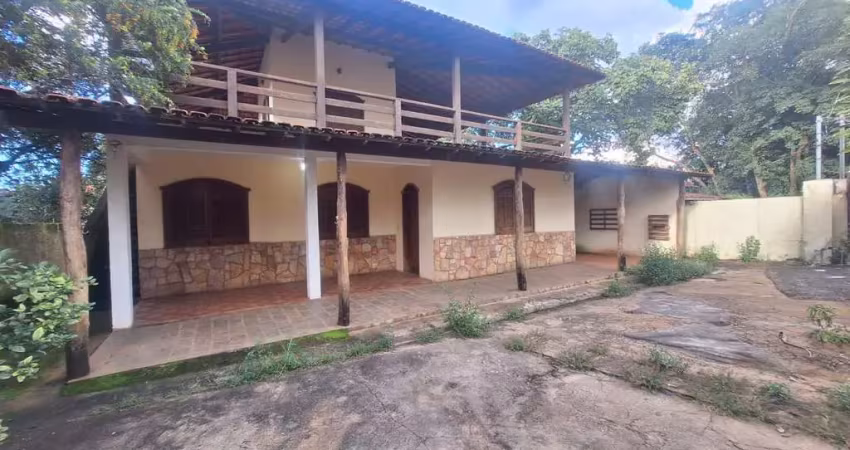 Casa com 4 Quartos (2 Suítes) e Piscina à Venda – R$ 550.000,00
