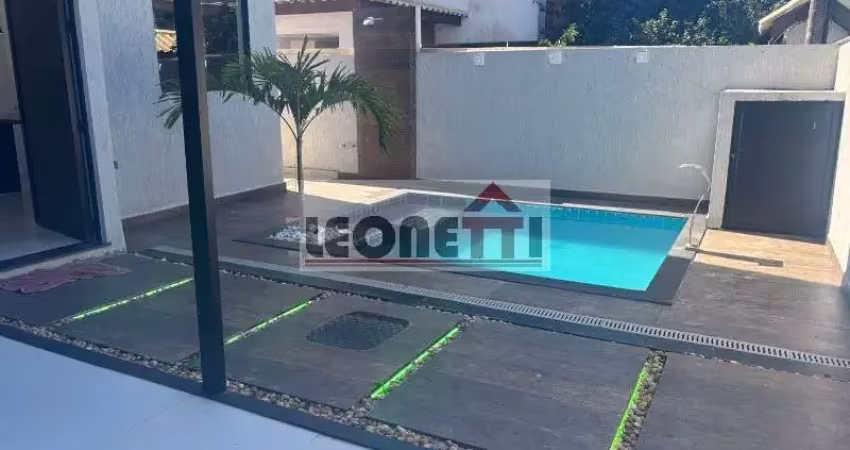 Casa de luxo em condomínio na vargem pequena: 4 quartos, 4 suítes, 1 sala, 5 banheiros, 2 vagas, 200m² - rio de janeiro-rj.
