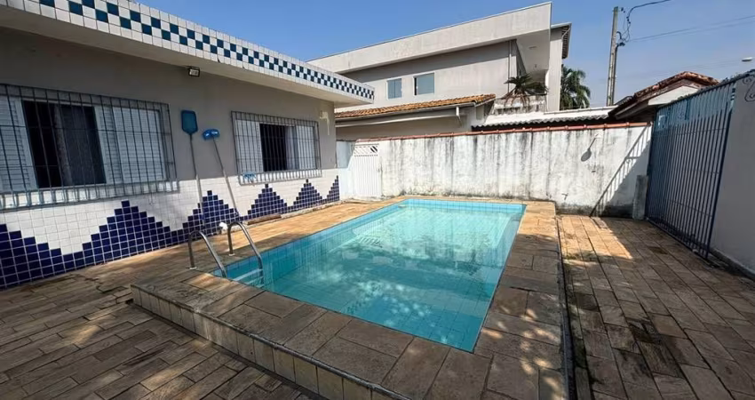 Casa com piscina no Maracanã Praia Grande!!