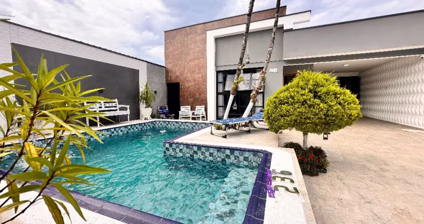 Linda casa com piscina no Jardim Real
