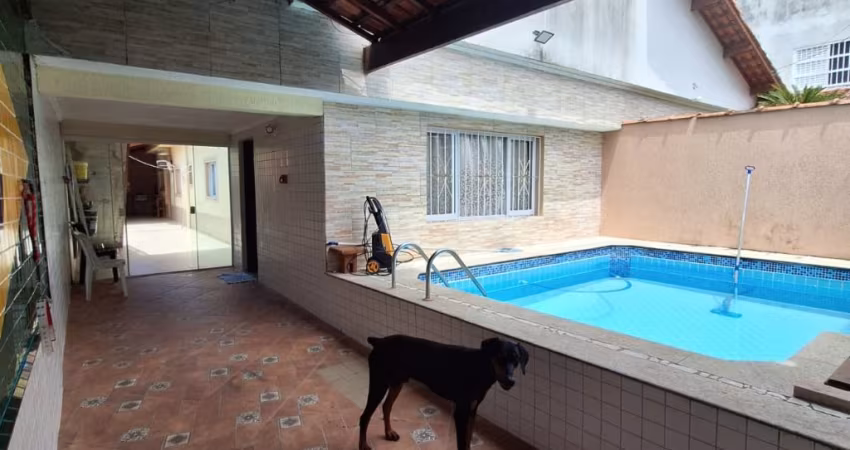 Linda casa Geminada no Maracanã com Piscina