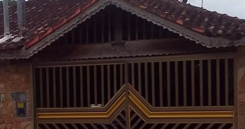 Casa com edícula e piscina na Guilhermina