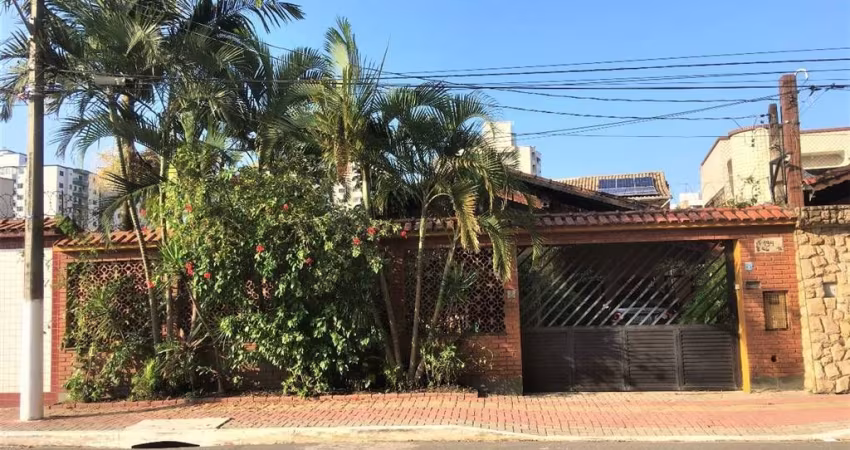 02 terrenos com casa antiga a venda na Guilhermina