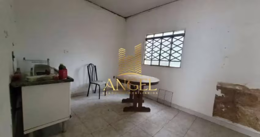 CASA ANTIGA COM 300M² - VILA BELA