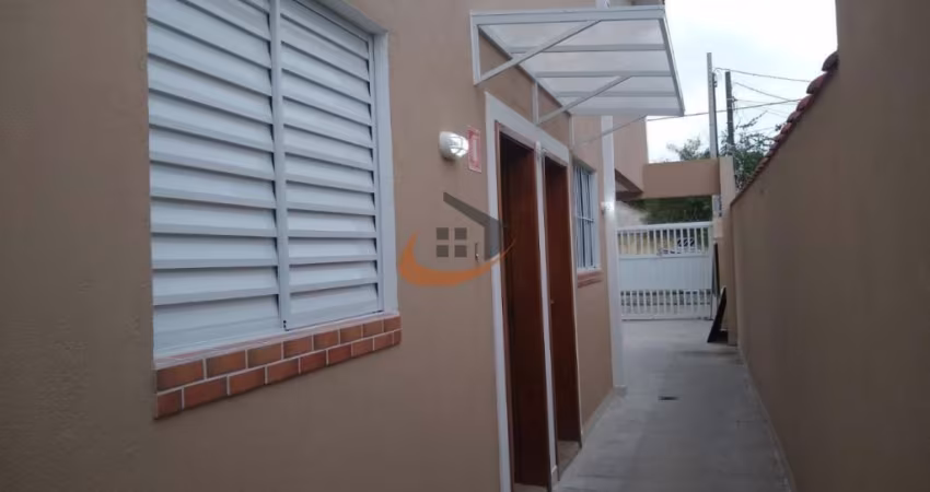 Casa Sobreposta Alta Nova com 02 dormitórios em São Vicente - SP
