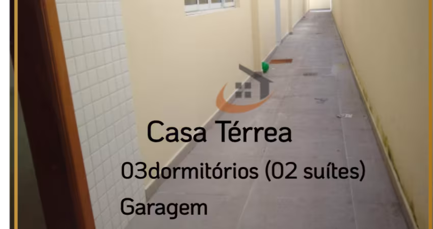 Casa Térrea com 03 Dormitórios sendo 02 Suítes no  Embaré - Santos