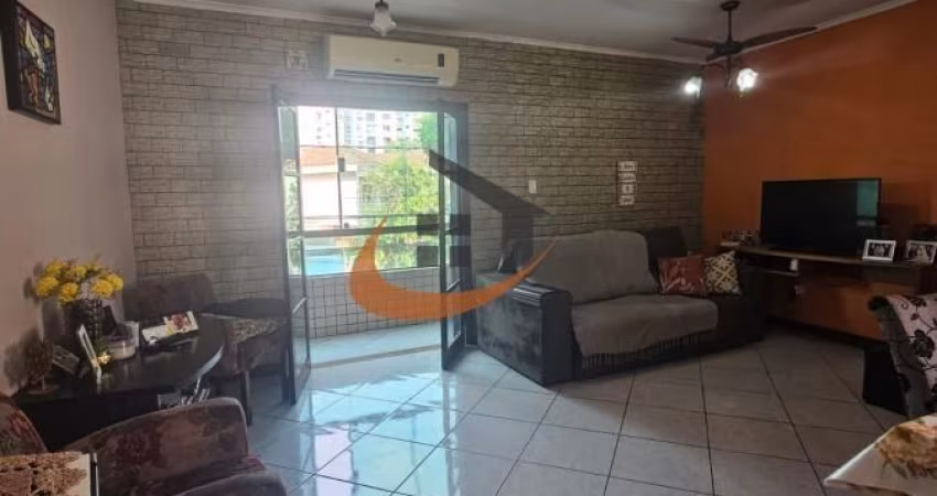 Casa à Venda no bairro Embaré com 03 dormitórios - Santos