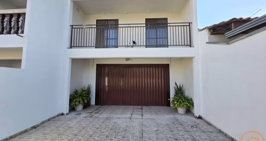 Casa Residencial com 2 quartos  para alugar, 150.00 m2 por R$2800.00  - Xaxim - Curitiba/PR
