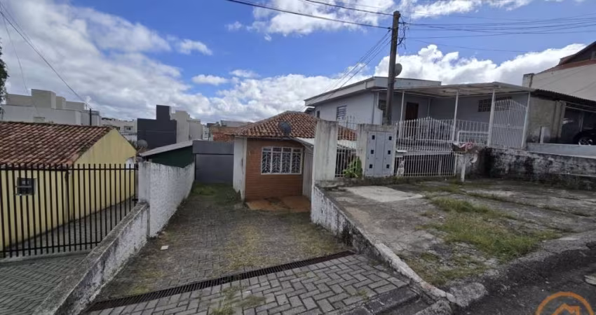 Casa Residencial com 1 quarto  para alugar, 38.00 m2 por R$950.00  - Uberaba - Curitiba/PR