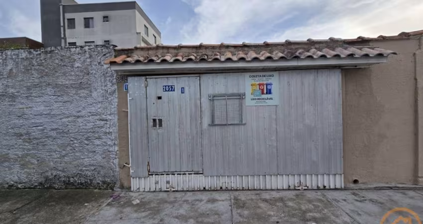 Casa Residencial com 1 quarto  para alugar, 40.00 m2 por R$1350.00  - Cajuru - Curitiba/PR
