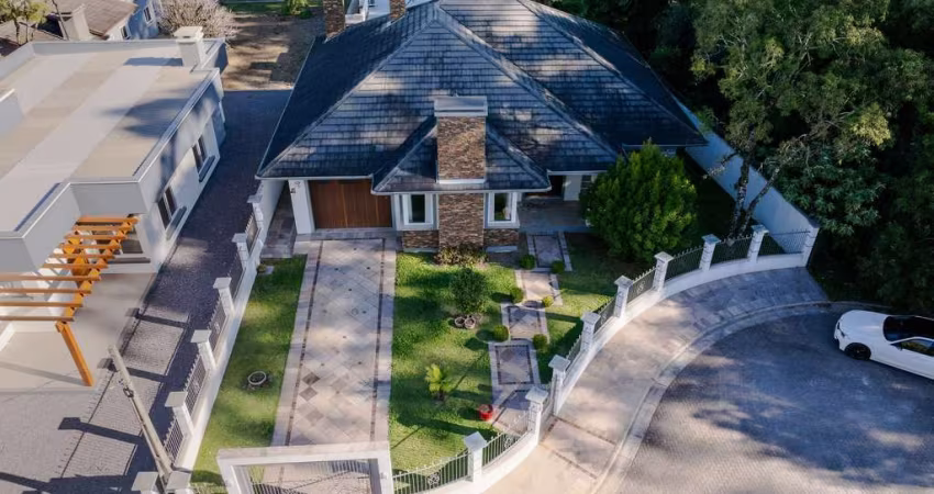 Casa para Venda no bairro Carniel em Gramado, 3 quartos sendo 1 suíte, 1 vaga, 214 m² de área total, 214 m² privativos,