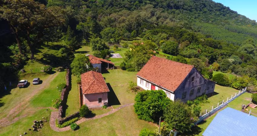 Sítio / Chácara para Venda no bairro Centro em Morro Reuter, 3 quartos sendo 1 suíte, 1 vaga, 67000 m² de área total, 790 m² privativos,