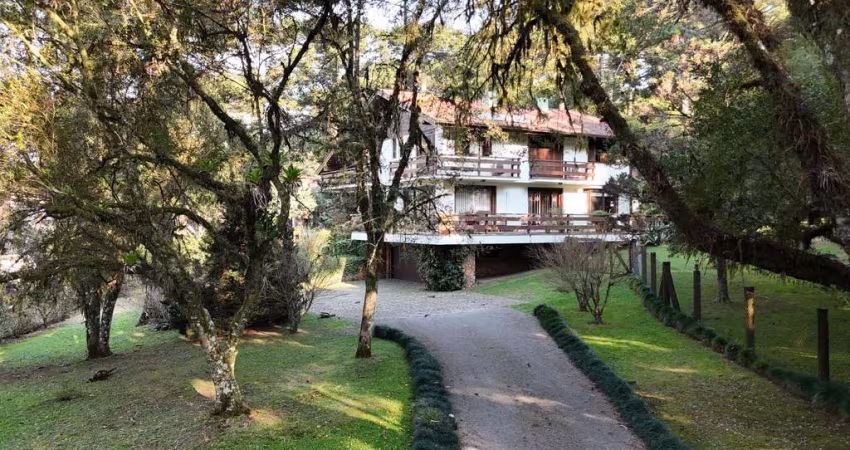 Casa para Venda no bairro Vila Luiza em Canela, 4 quartos sendo 4 suítes, 2 vagas, 594 m² de área total, 594 m² privativos,
