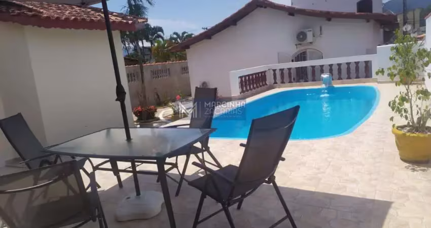 Linda casa com piscina no jardim porto novo - caraguatatuba/sp
