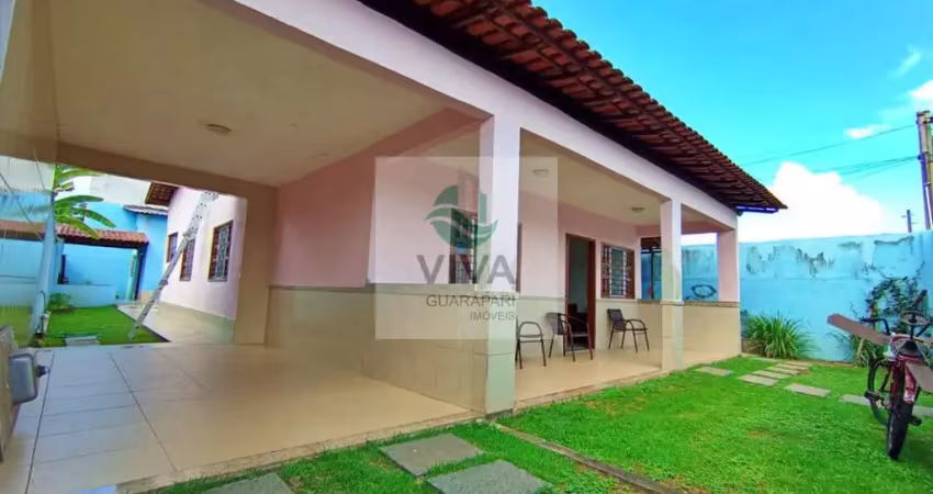 Casa à venda na praia do morro, composta por uma casa de 3 quarto e outra nos fundos de 2 quartos