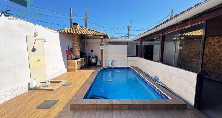 Casa para Locação em Cabo Frio, Parque Burle, 5 dormitórios, 1 suíte, 4 banheiros, 2 vagas