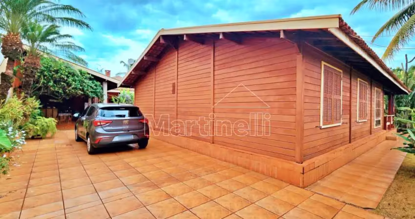 Casa térrea de 630m² de área terreno à venda, próximo ao Supermercado Bendito Beef - Cravinhos/SP.