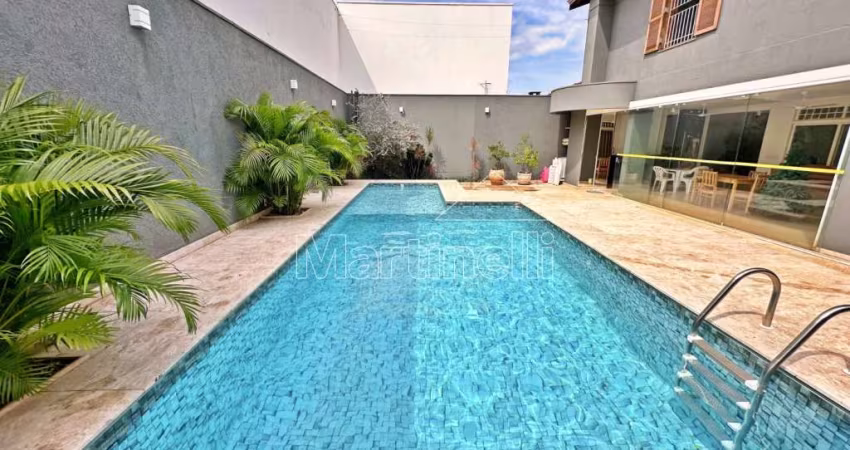 Sobrado diferenciado de 350m² de área construida à venda, próximo à Avenida Professor João Fiúsa - Ribeirão Preto/SP.