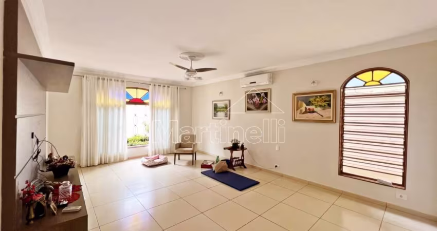 Casa térrea de 287m² de área construida à venda, próximo à Avenida Treze de Maio - Bairro Jardim Paulista, Ribeirão Preto/SP.