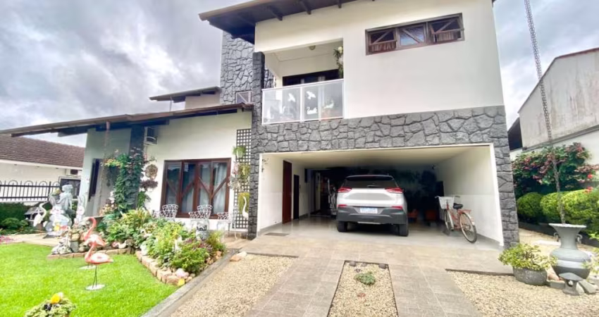 Casa com 3 dormitórios à venda no bairro Padre Martinho Stein em Timbó/SC