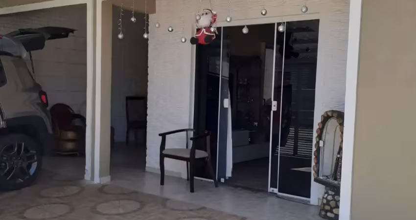 Linda casa no Madri com ampla área gourmet e vaga pra 4 carros