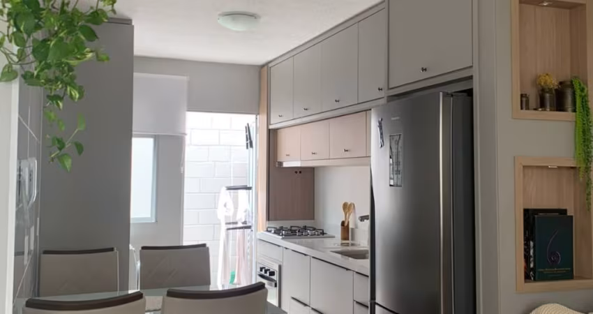 Apartamento mobiliado com amplo terreno privativo