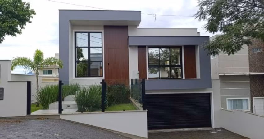 Maravilhosa Casa de Alto Padrão no Pedra Branca