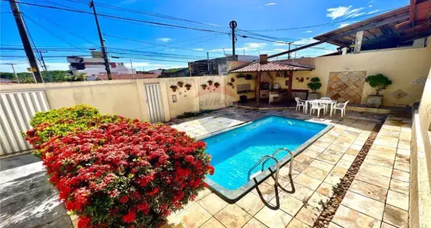 Belíssima casa 7/4 sendo 05 suítes 530m² na melhor localização de  ponta negra