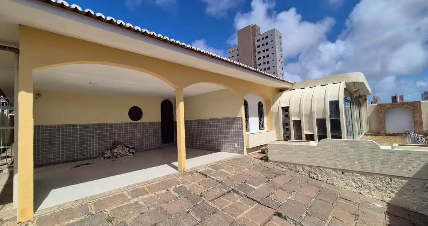 Casa com 4 quartos à venda na Rua Aníbal Correia, 1, Candelária, Natal