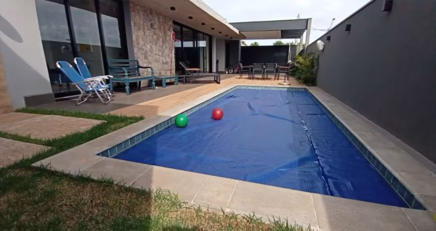 Casa no Condomínio Villa Di Maria, na Cidade de Ribeirão Preto.