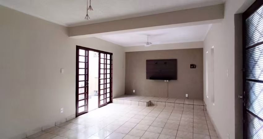 Casa à Venda R$ 285.00,00. Localização, Adelino Simione, Ribeirão Preto - SP