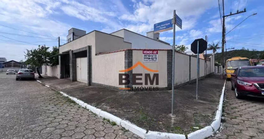 Casa com 2 dormitórios à venda, 225 m² por R$ 900.000 - Ressacada - Itajaí/SC