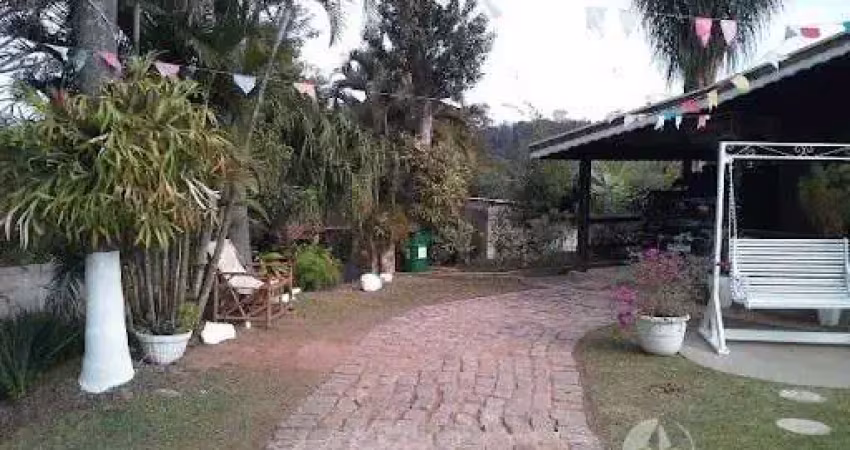 Belíssima chácara à venda no vista alegre em jundiaí - at: 1.200 m², 02 dormitórios, vagas, piscina, muito verde.