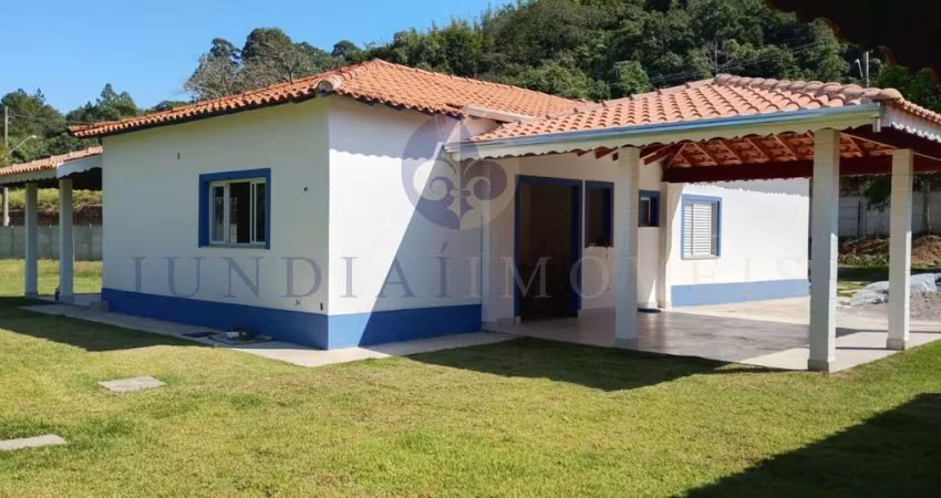 CHÁCARA Á VENDA NO BAIRRO MATO DENTRO EM JUNDIAÍ - 7.000 m² de terreno, e A/C 115 m², 04 dormitórios, 04 vagas cobertas, plana, gramada.
