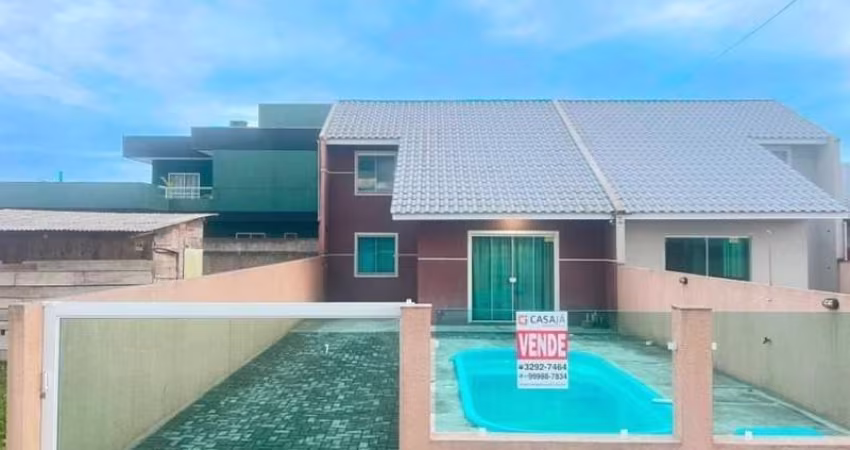 Sobrado à venda com piscina a poucos metros da praia, em Pontal do Paraná!