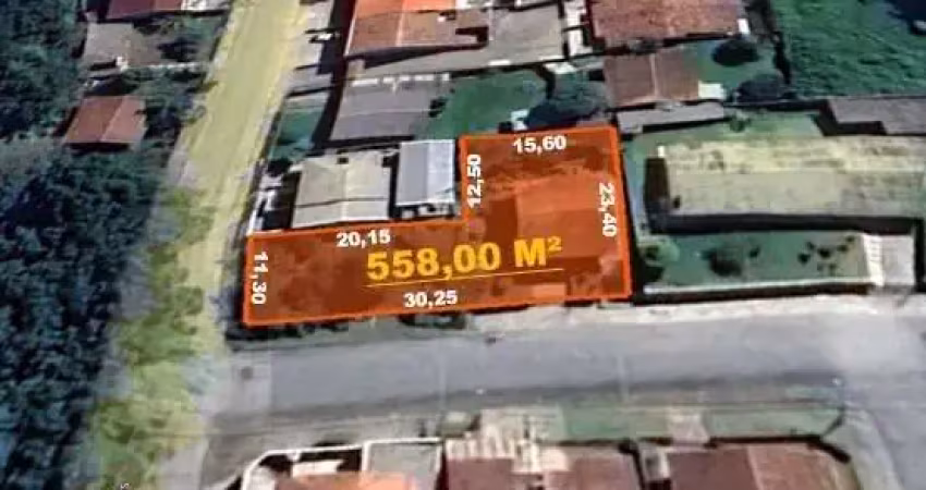 Casa com amplo terreno de esquina e potencial comercial campo largo!