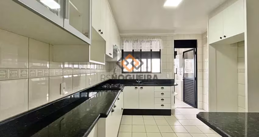 Amplo apartamento no Estreito com 03 dormitórios + dependência!