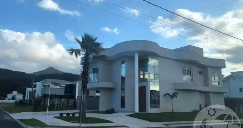 Linda casa no CALEDÔNIA em Camboriú com 3 Suítes de Esquina